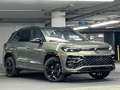 New 2026 Volkswagen Tiguan SE R-Line image 2