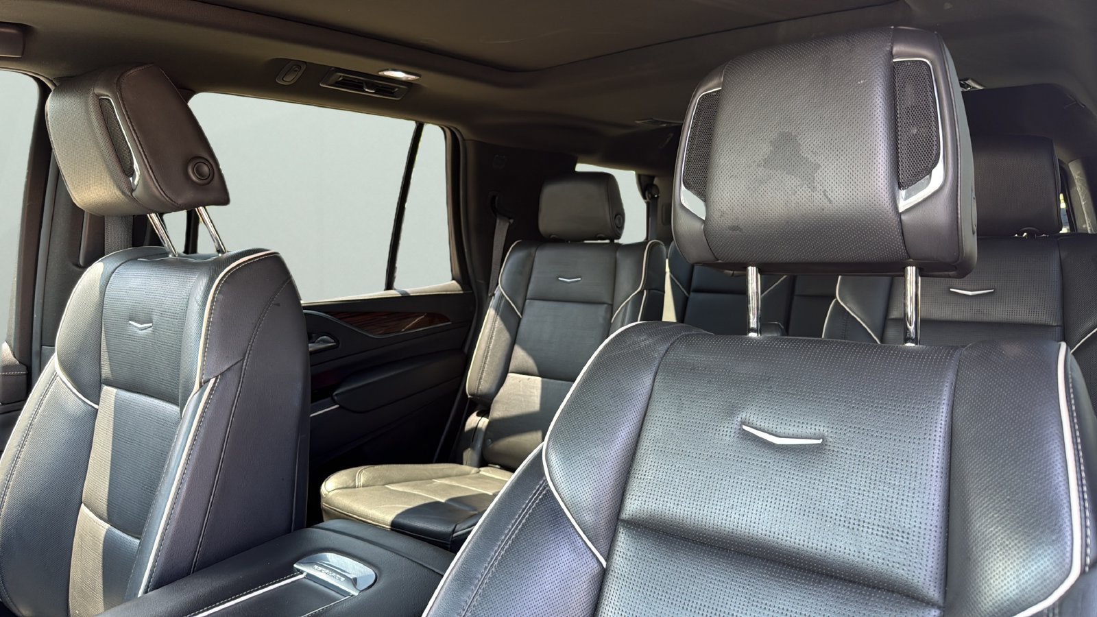 Used 2021 Cadillac Escalade Premium Luxury RWD image 9