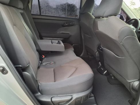 Used 2022 Toyota Highlander L FWD image 18