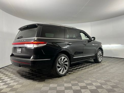 Used 2024 Lincoln Navigator Reserve image 5