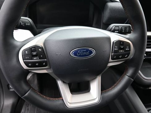 Used 2025 Ford Explorer Active w/ Active Comfort Package RWD image 11