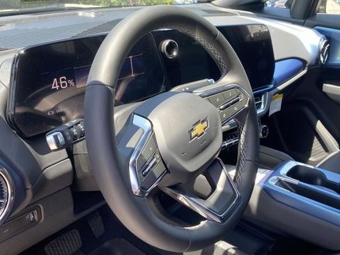 New 2025 Chevrolet Equinox EV LT image 11