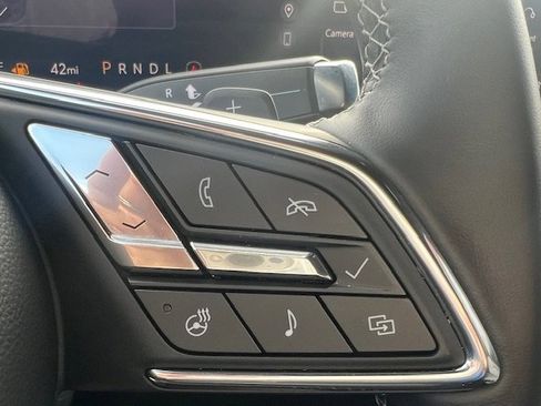 Used 2025 Buick Enclave Preferred image 7