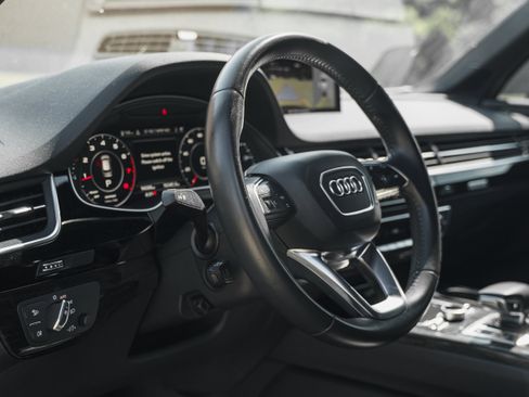 Used 2018 Audi Q7 3.0T Premium Plus w/ Premium Plus Package AWD/4WD image 8