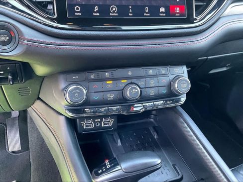 Used 2025 Dodge Durango GT AWD/4WD image 33