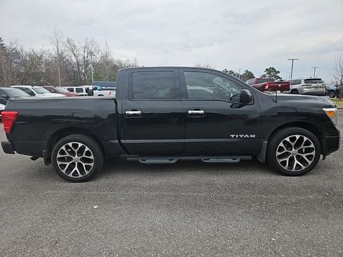 Used 2021 Nissan Titan SV w/ SV Convenience Package image 9