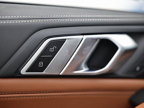 New 2026 BMW X6 xDrive40i w/ Climate Comfort Package image 16