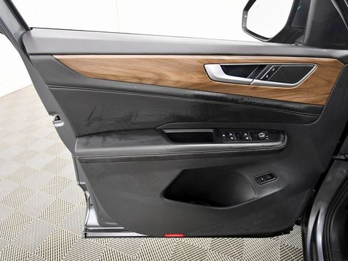 Used 2024 Volkswagen Atlas SE image 13