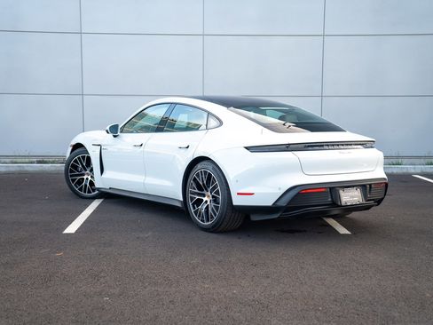 Used 2025 Porsche Taycan image 3