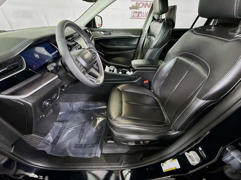 Used 2023 Jeep Grand Cherokee Limited w/ Luxury Tech Group II image 26