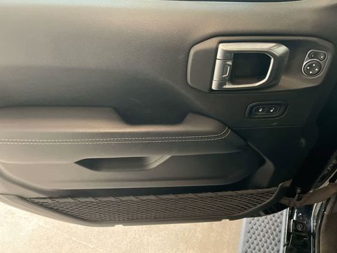 Used 2022 Jeep Wrangler Unlimited Sahara w/ Cold Weather Group image 13