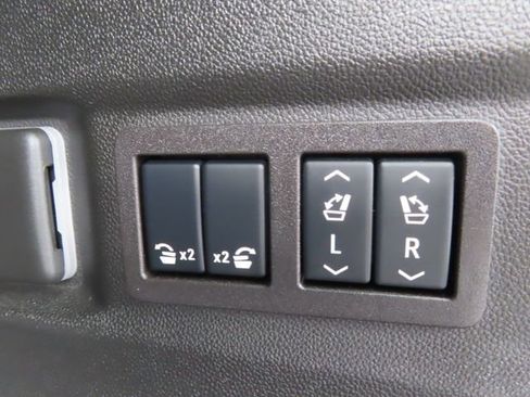 Certified 2024 GMC Yukon Denali Ultimate image 49