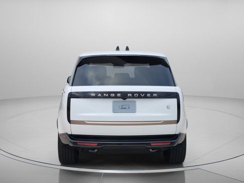 New 2026 Land Rover Range Rover SV image 4