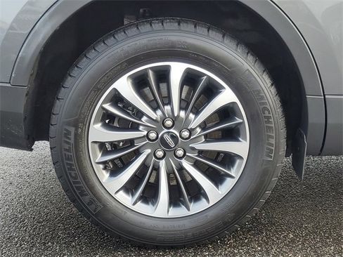 Certified 2022 Lincoln Nautilus AWD w/ Premium Package image 9