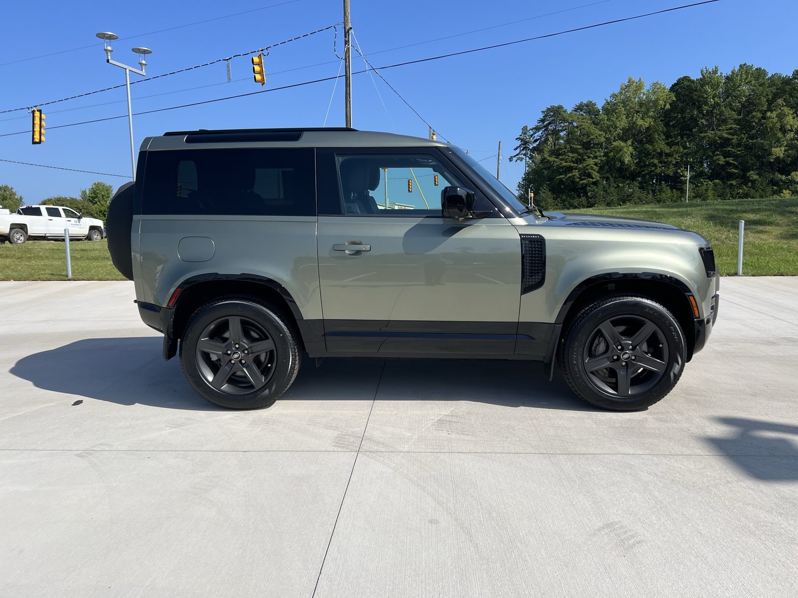 Used 2023 Land Rover Defender 90 X-Dynamic SE AWD/4WD image 9