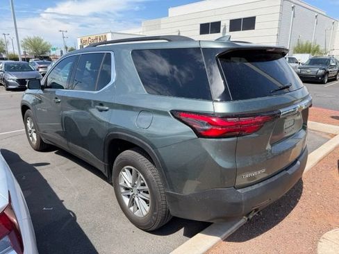 Used 2023 Chevrolet Traverse LT FWD image 3