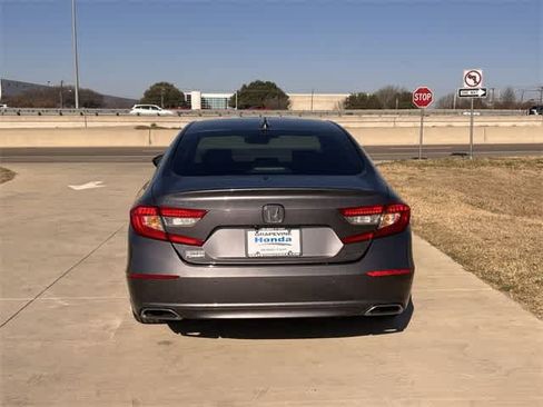 Used 2018 Honda Accord Touring image 6