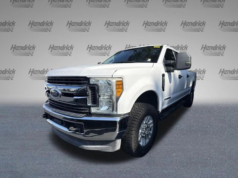 Used 2017 Ford F250 XLT AWD/4WD image 5