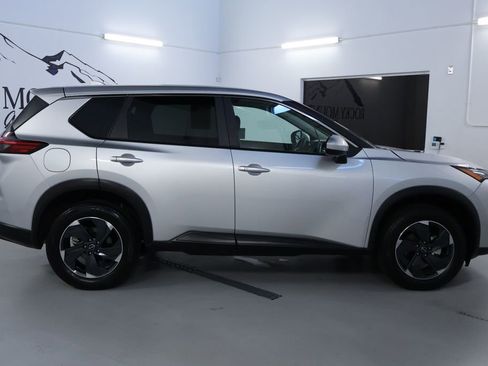 Used 2024 Nissan Rogue SV image 8