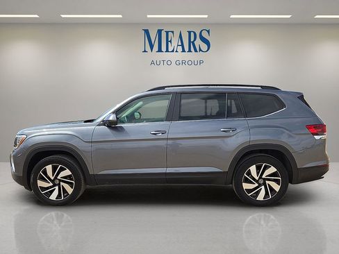 Used 2025 Volkswagen Atlas SE image 2