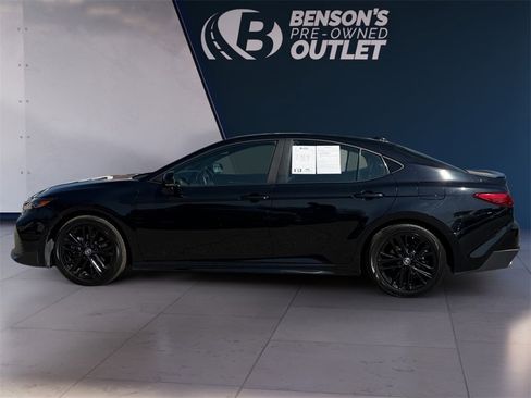 Used 2025 Toyota Camry SE image 2