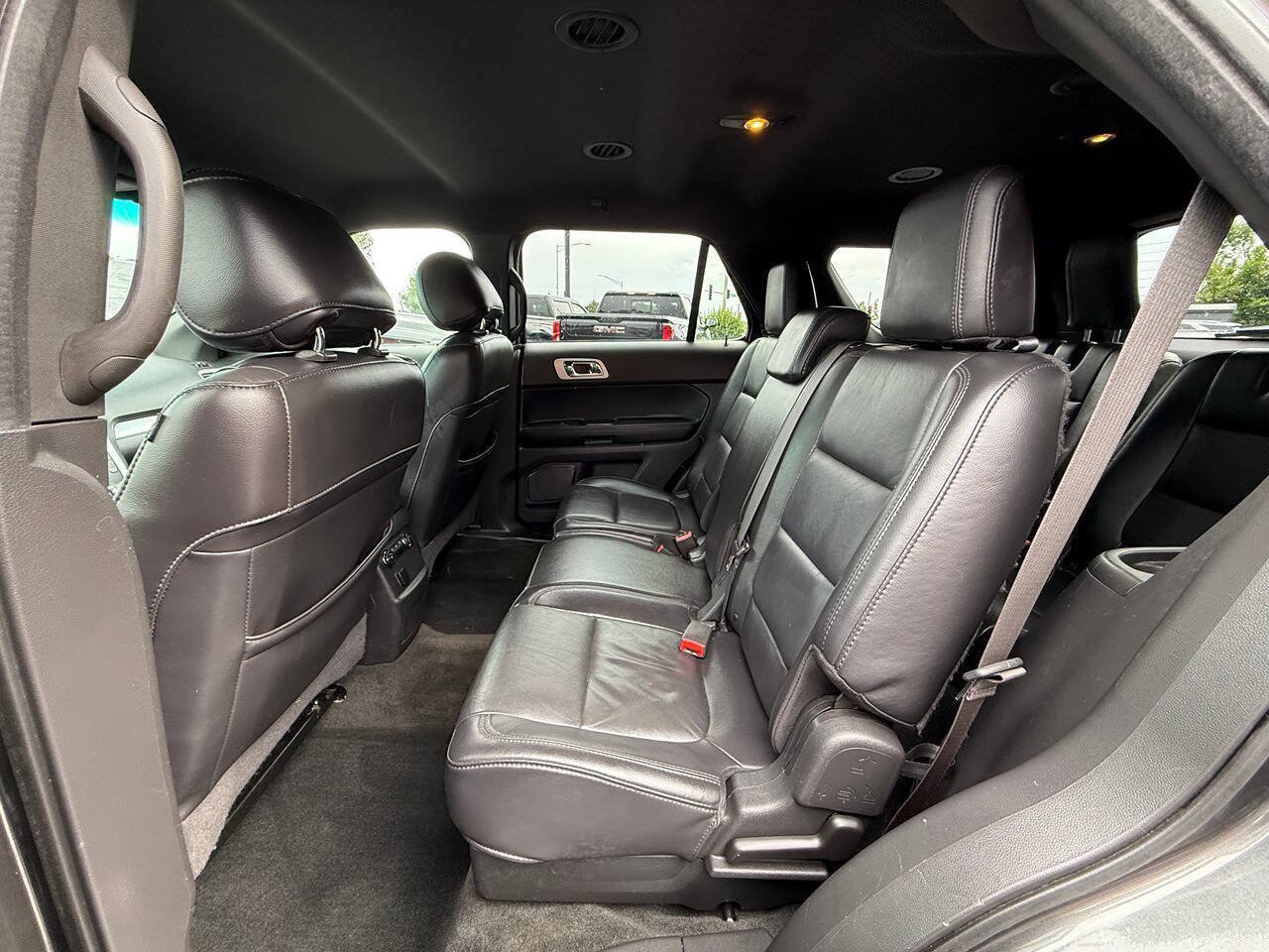 Used 2015 Ford Explorer XLT w/ Equipment Group 202B AWD/4WD image 17