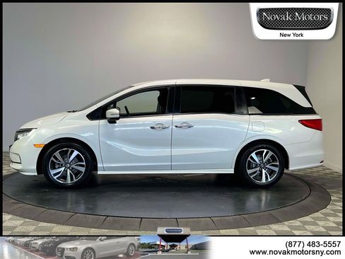 Used 2023 Honda Odyssey Touring image 5