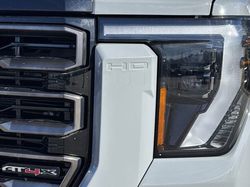 Used 2024 GMC Sierra 2500 AT4X image 6