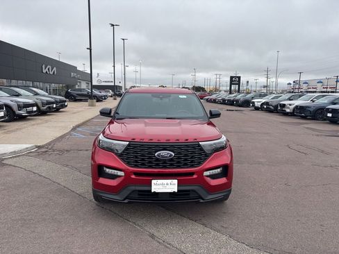 Used 2023 Ford Explorer ST-Line AWD/4WD image 2