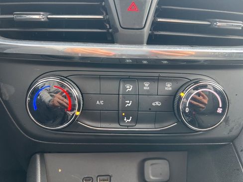 Used 2025 Buick Encore GX Preferred image 19