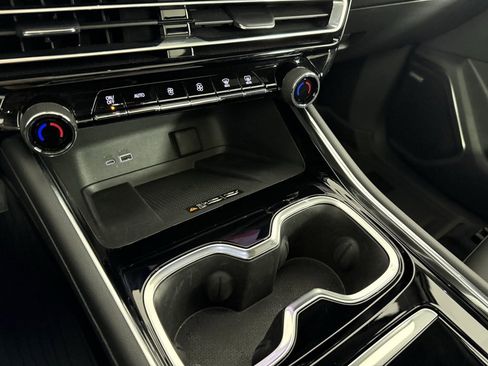 Used 2024 Chevrolet Traverse RS w/ LPO, Floor Liner Package image 27