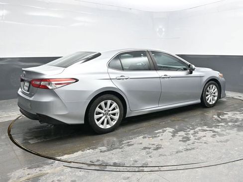 Used 2018 Toyota Camry LE image 7
