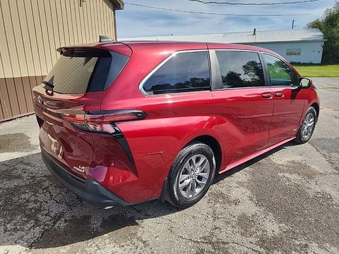 Used 2021 Toyota Sienna LE image 8