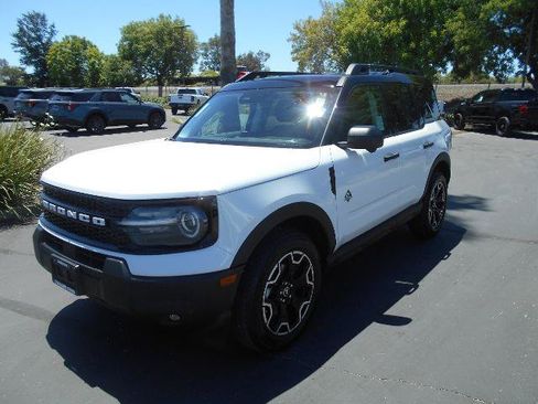 Certified 2026 Ford Bronco Sport Outer Banks w/ Outer Banks Tech Package+ AWD/4WD image 1