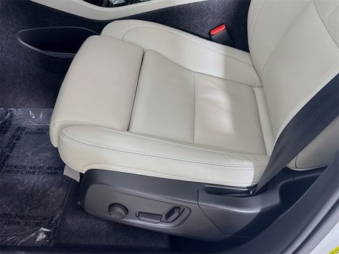 Certified 2026 Volvo XC40 B5 Plus w/ Protection Package Premier image 19