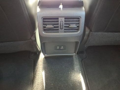 Used 2023 Nissan Rogue SV w/ SV Premium B Package FWD image 13