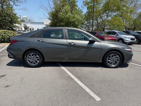 Used 2024 Hyundai Elantra SEL FWD image 8