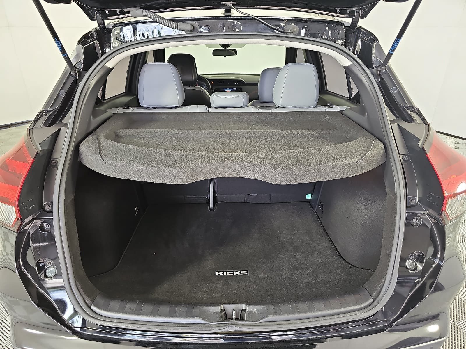 Used 2022 Nissan Kicks SR w/ Premium Package FWD image 12