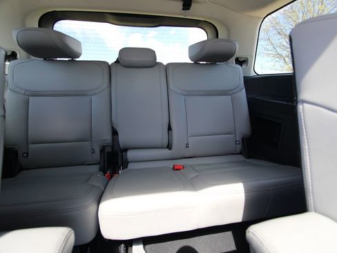 Used 2025 Ford Expedition Active image 10