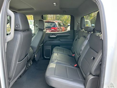 Used 2025 GMC Sierra 1500 SLT image 27