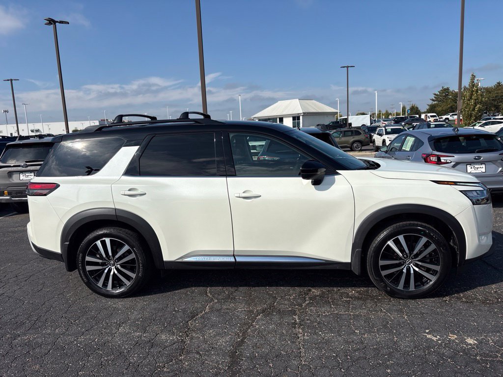 Used 2023 Nissan Pathfinder Platinum w/ Cargo Package AWD/4WD image 2