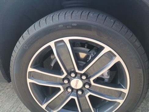 Used 2023 GMC Acadia SLT w/ Technology Package AWD/4WD image 5