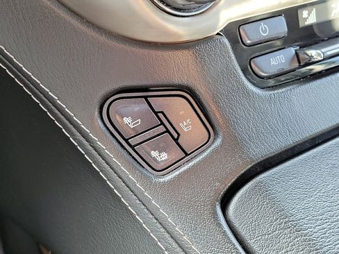 Used 2015 GMC Yukon XL Denali AWD/4WD image 26