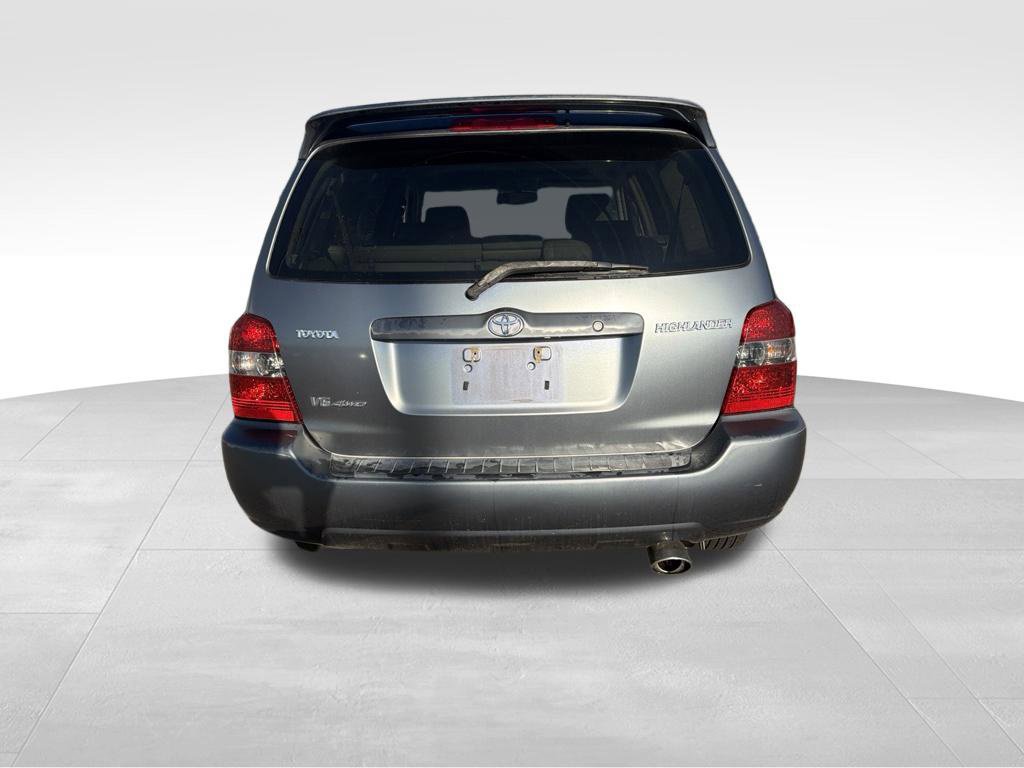 Used 2005 Toyota Highlander 4WD V6 w/ 3rd Row image 6