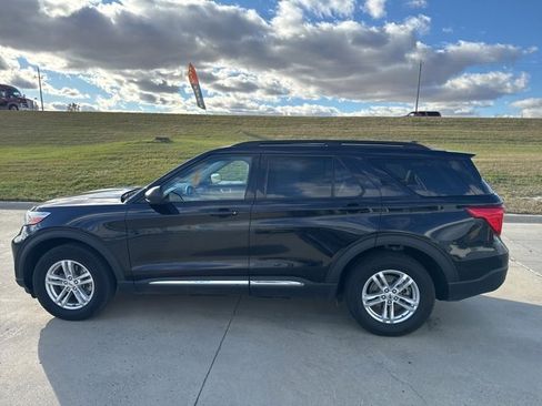 Used 2023 Ford Explorer XLT w/ Equipment Group 202A image 6
