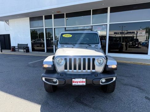 Used 2021 Jeep Wrangler Unlimited Sahara AWD/4WD image 4