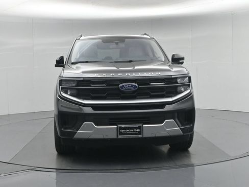 Certified 2025 Ford Expedition Max Platinum w/ Driver's Package AWD/4WD image 31