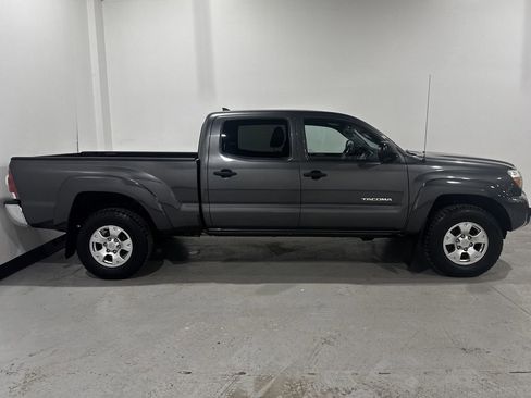 Used 2015 Toyota Tacoma SR5 w/ SR5 Package image 21