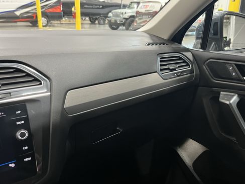 Used 2021 Volkswagen Tiguan SE AWD/4WD image 23