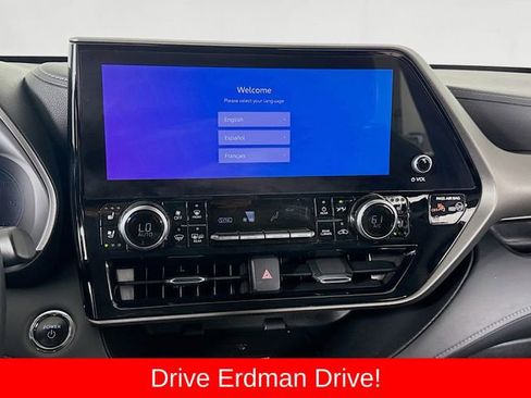 Used 2023 Toyota Highlander Limited AWD/4WD image 20